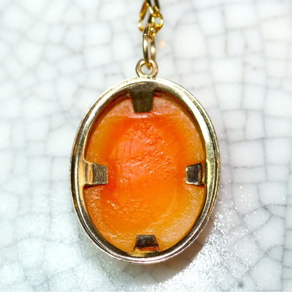Vintage Hand Carved Shell Cameo Necklace - Picture 2 of 6